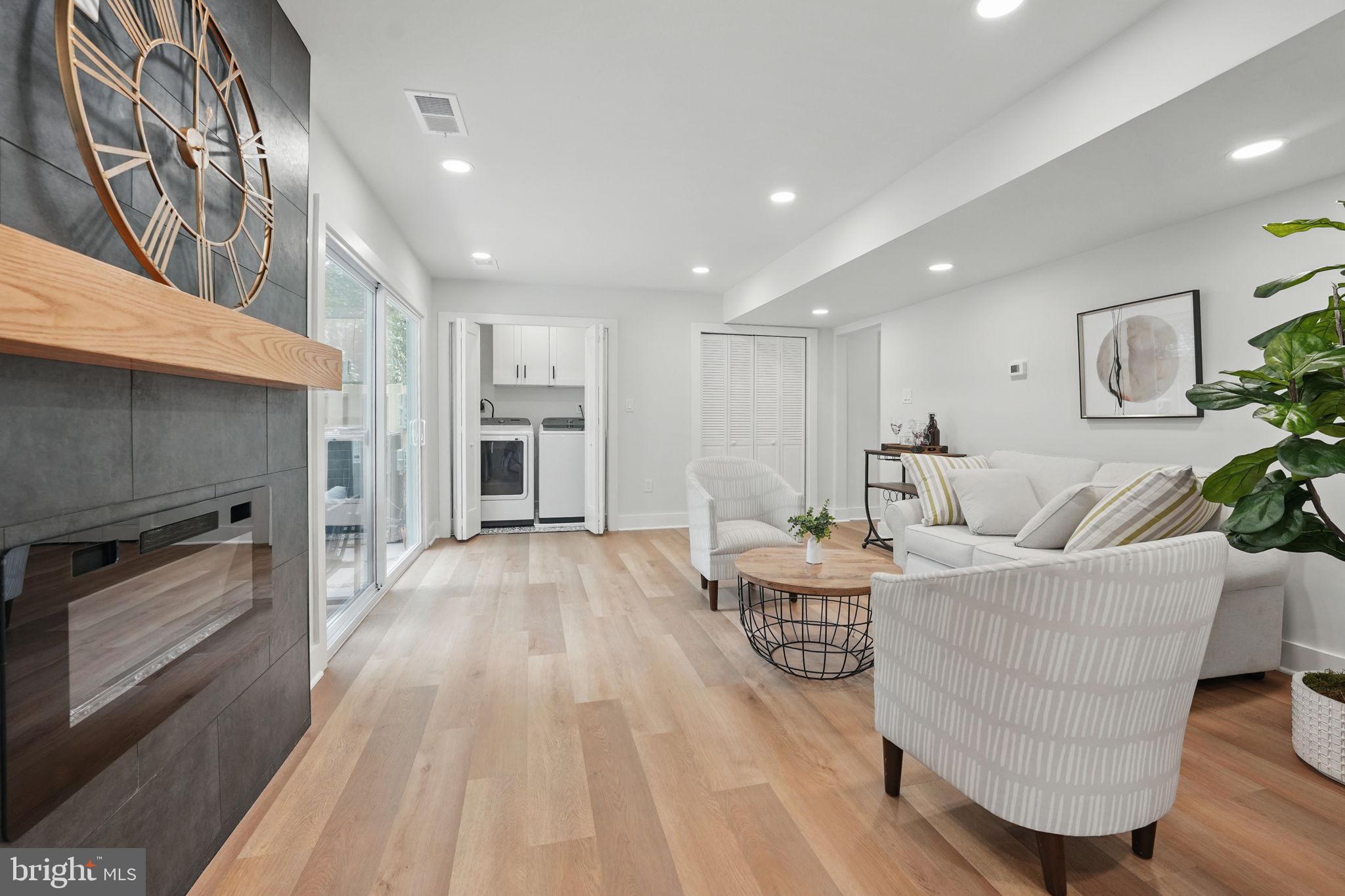 REGENCY SQUARE - Residential