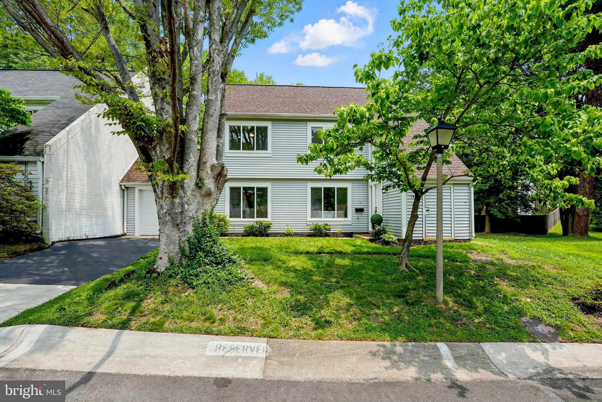 1496 ROUNDLEAF COURT