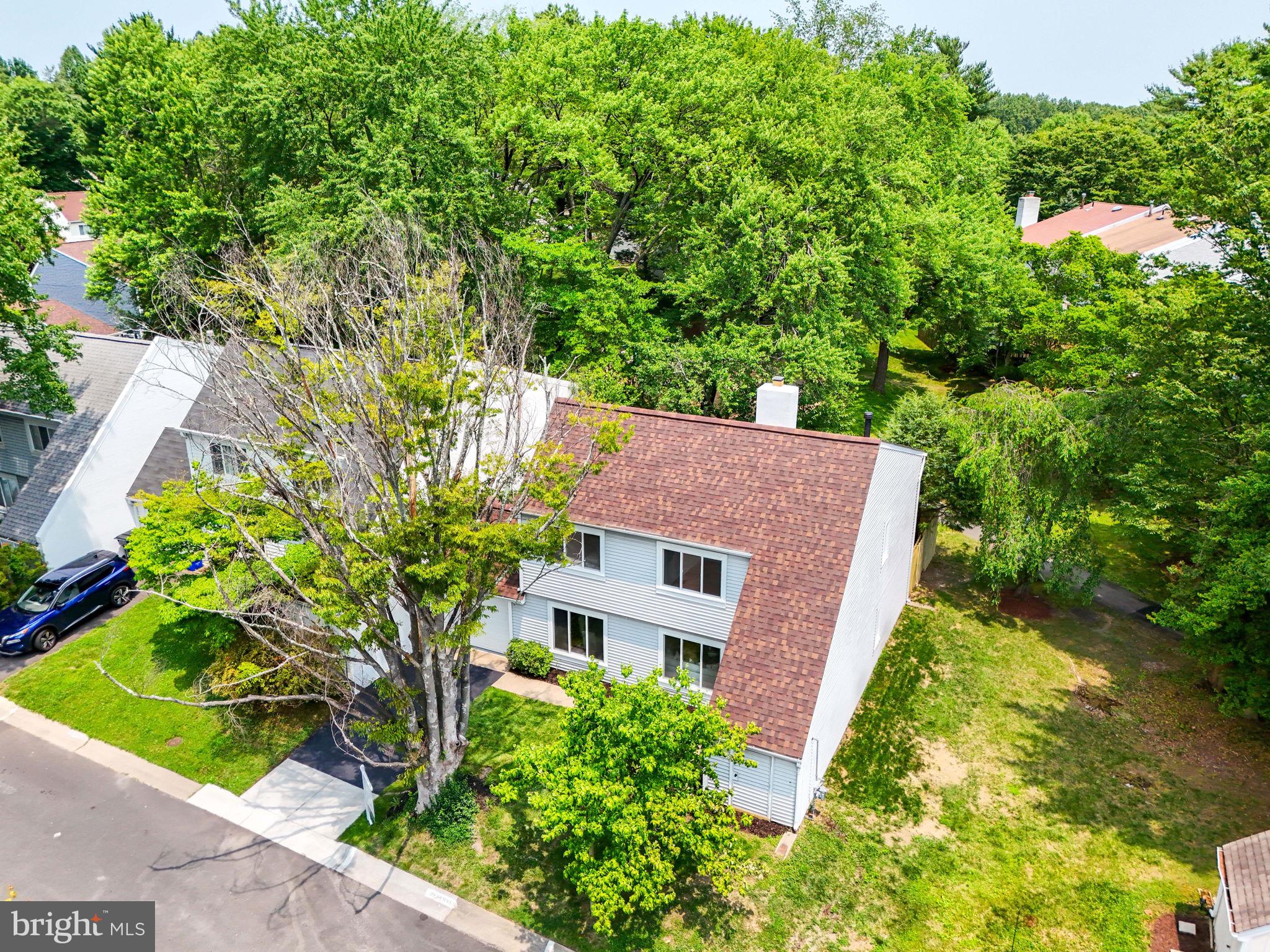 1496 ROUNDLEAF COURT