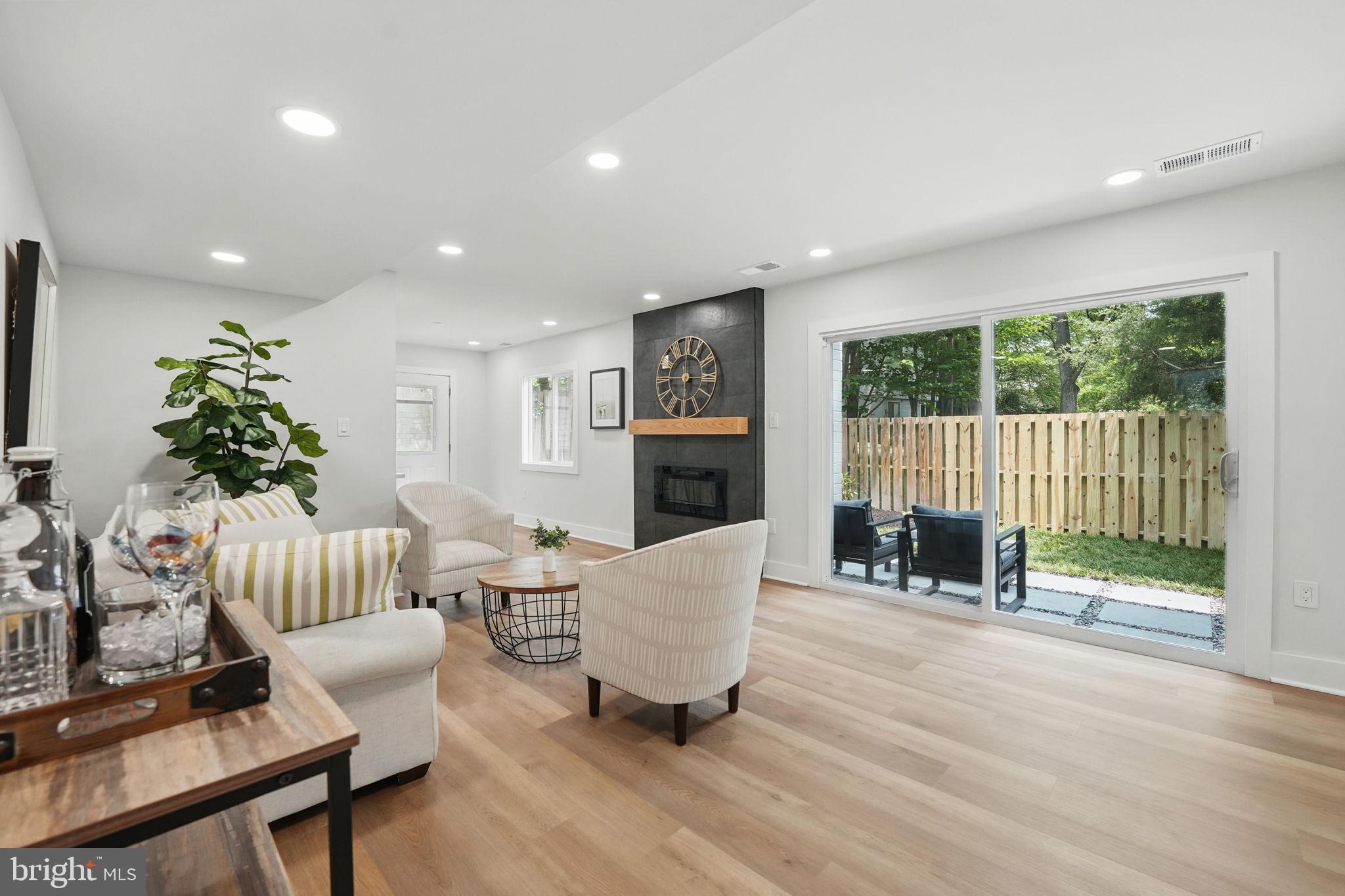 REGENCY SQUARE - Residential