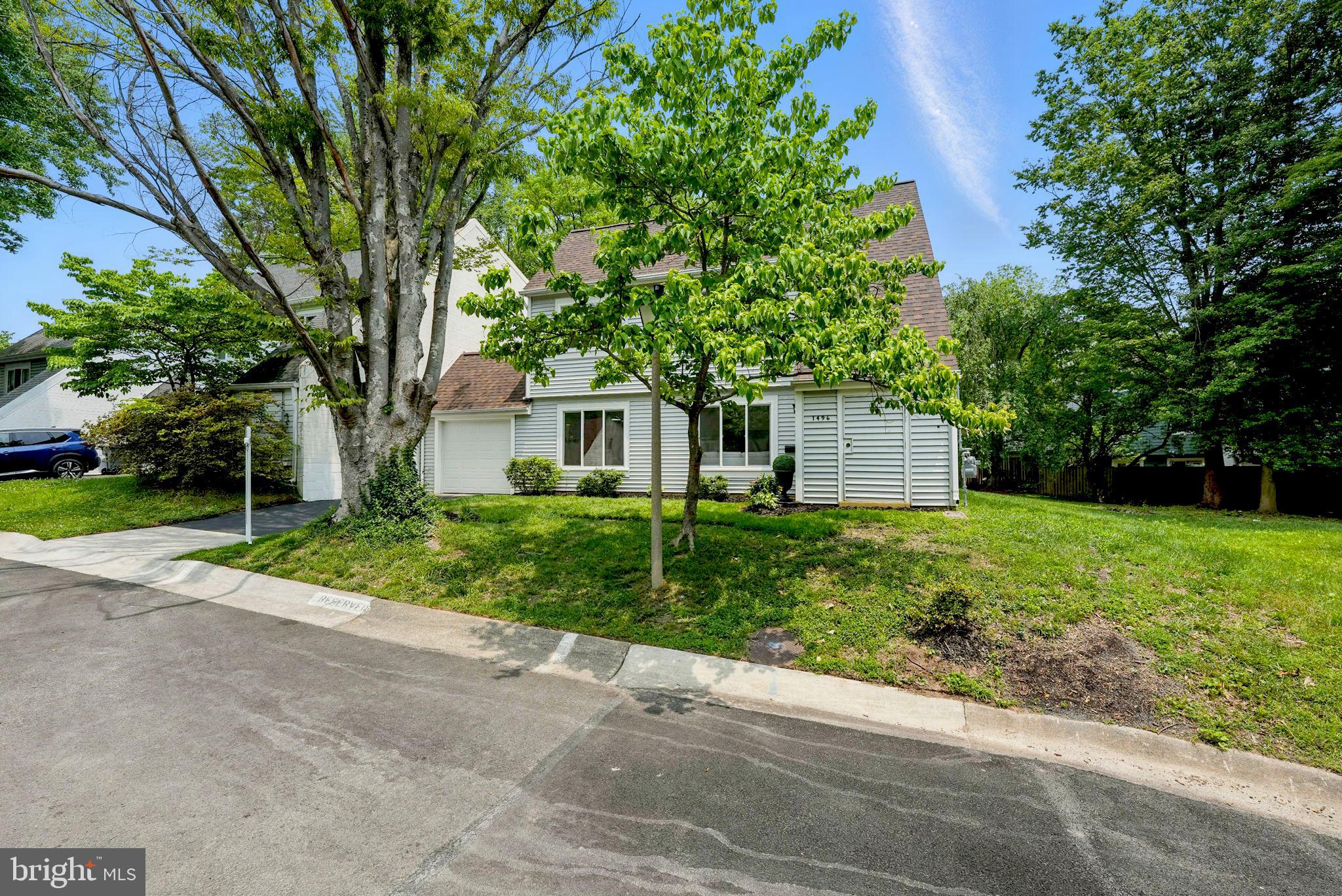 1496 ROUNDLEAF COURT