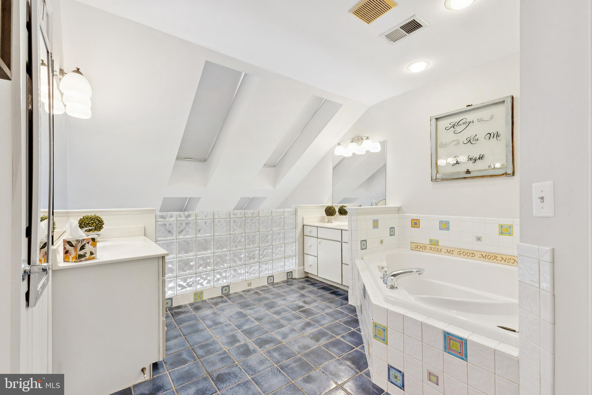 VINTAGE PLACE - Residential