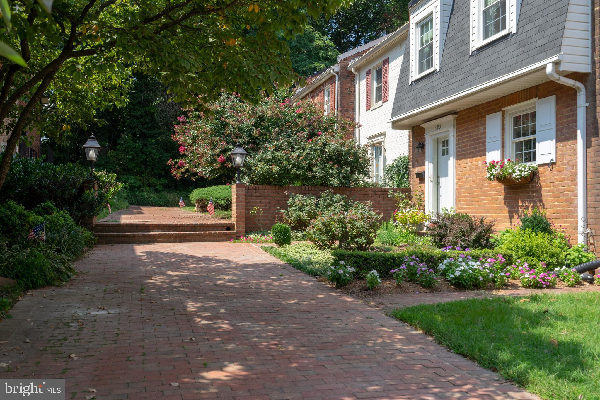 LAYTON COURT (MEWS) - Residential