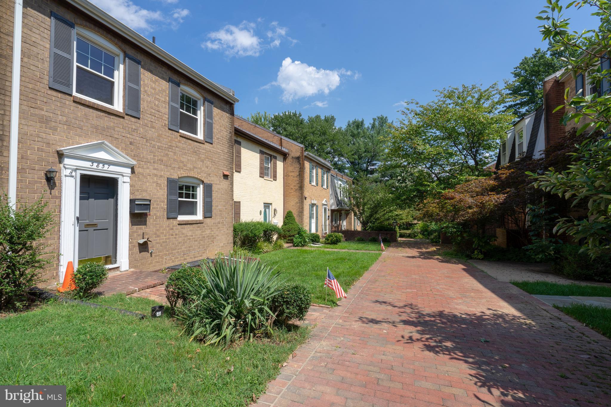 LAYTON COURT (MEWS) - Residential