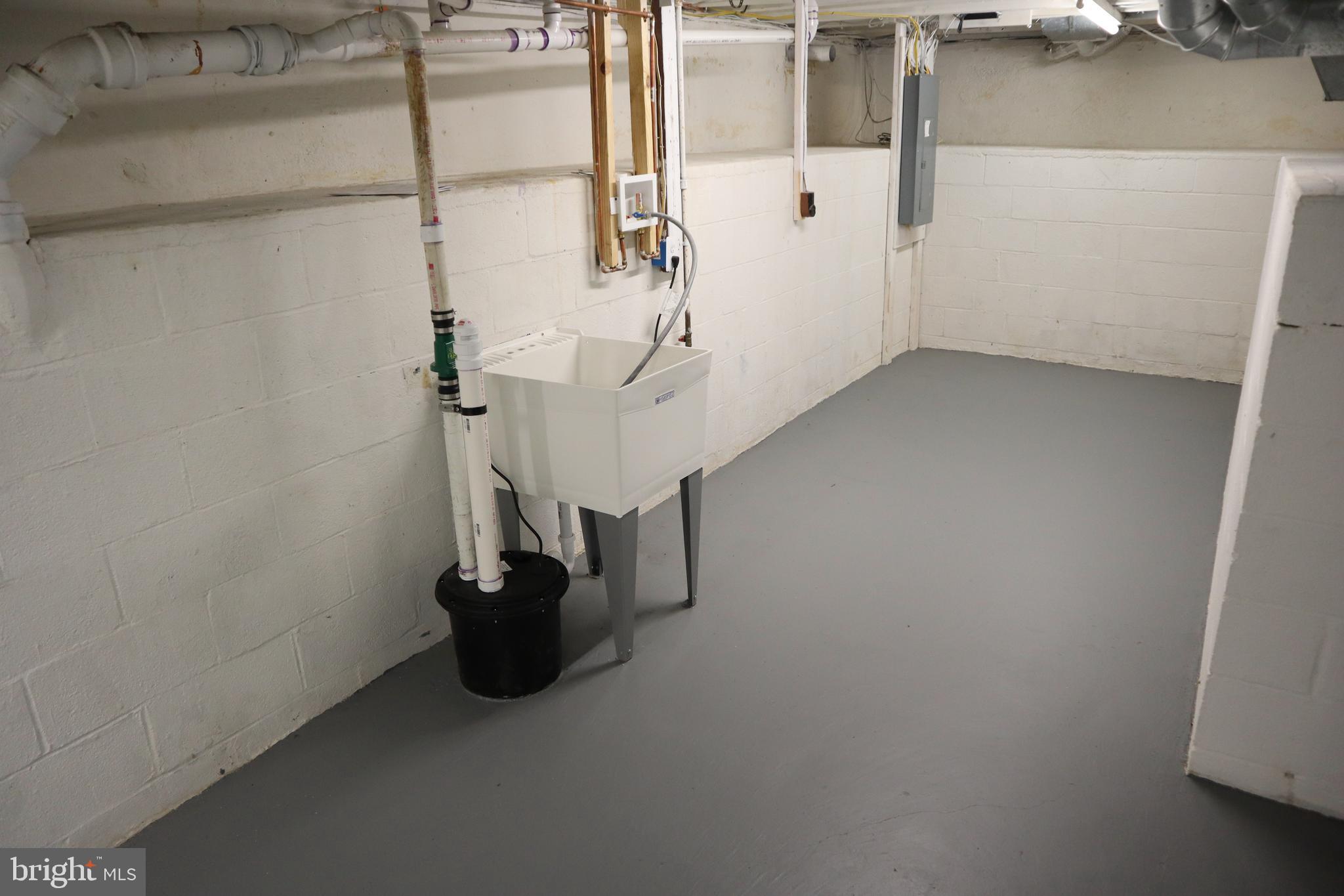 BROADWOOD MANOR - Residential Lease