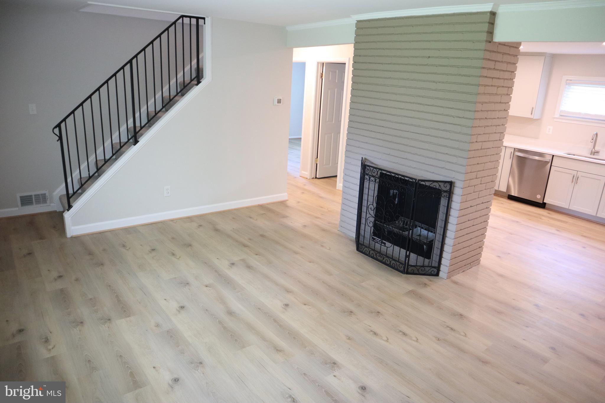 BROADWOOD MANOR - Residential Lease