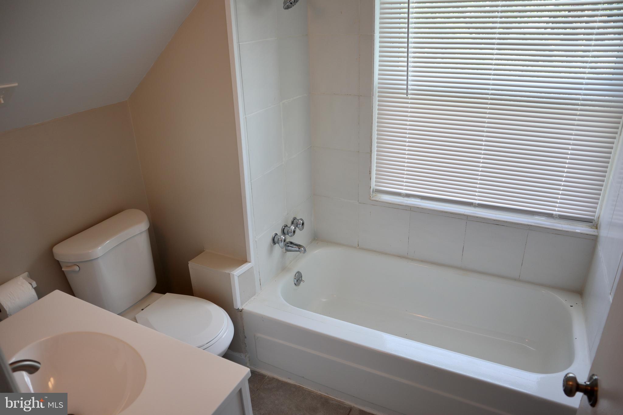 BROADWOOD MANOR - Residential Lease