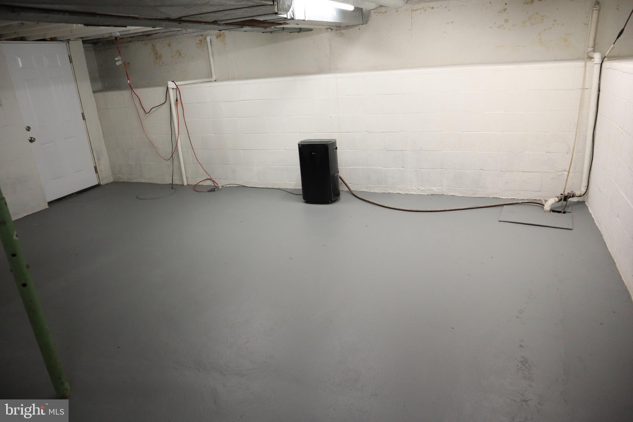 BROADWOOD MANOR - Residential Lease