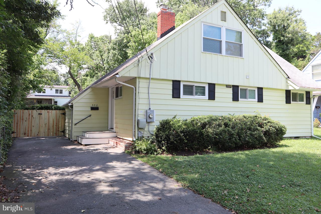 BROADWOOD MANOR - Residential Lease