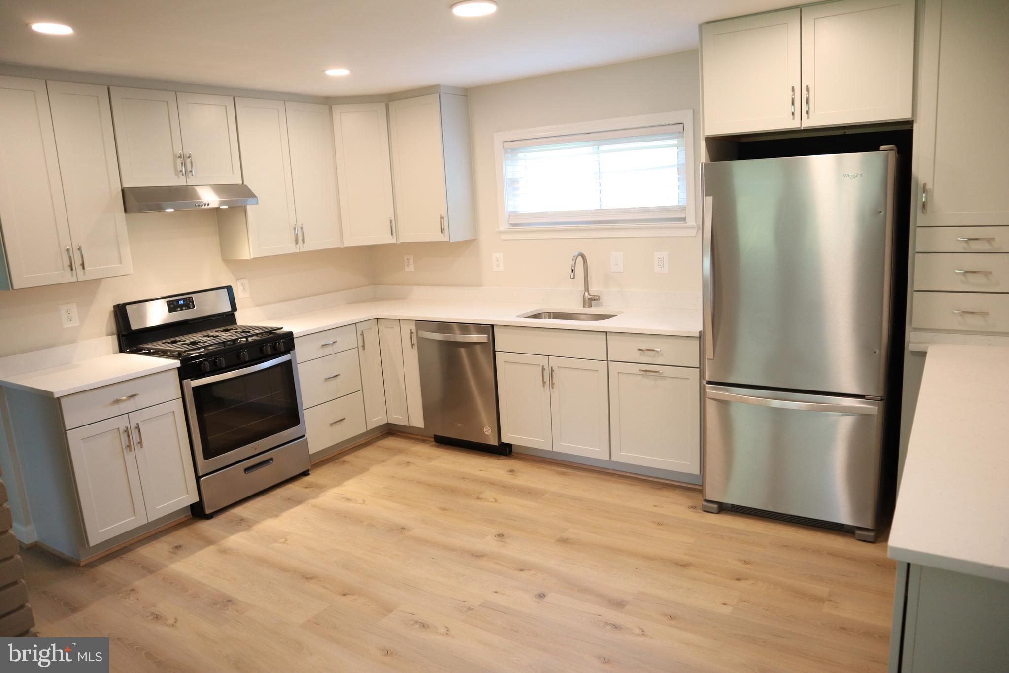 BROADWOOD MANOR - Residential Lease