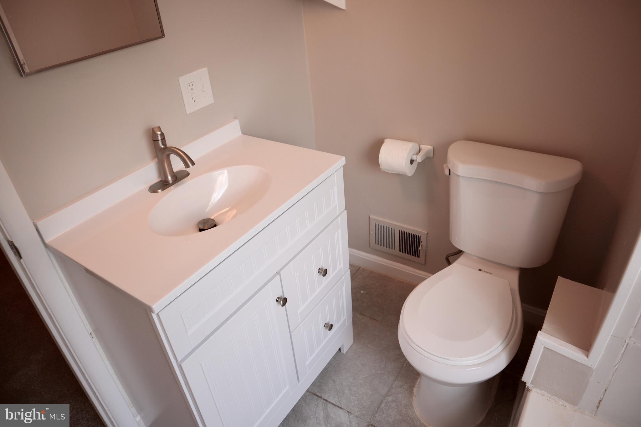 BROADWOOD MANOR - Residential Lease