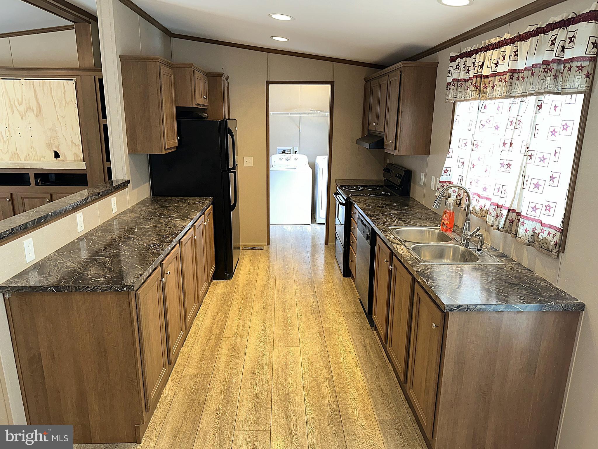 1277 RITCHIE HIGHWAY 195