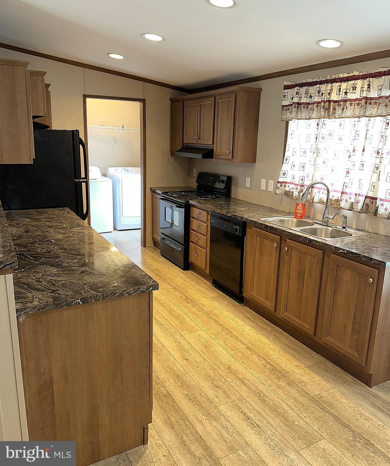 1277 RITCHIE HIGHWAY 195