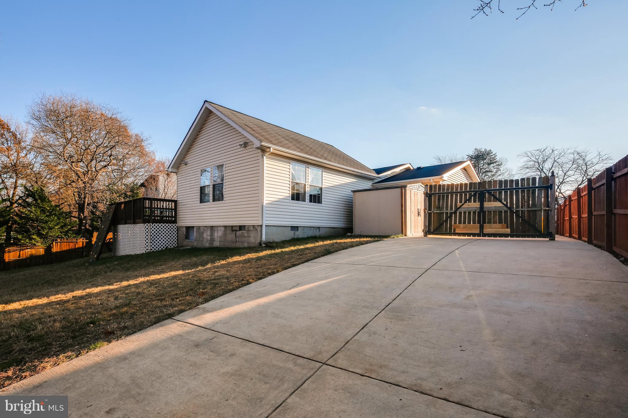 RIDGEFIELD - Residential