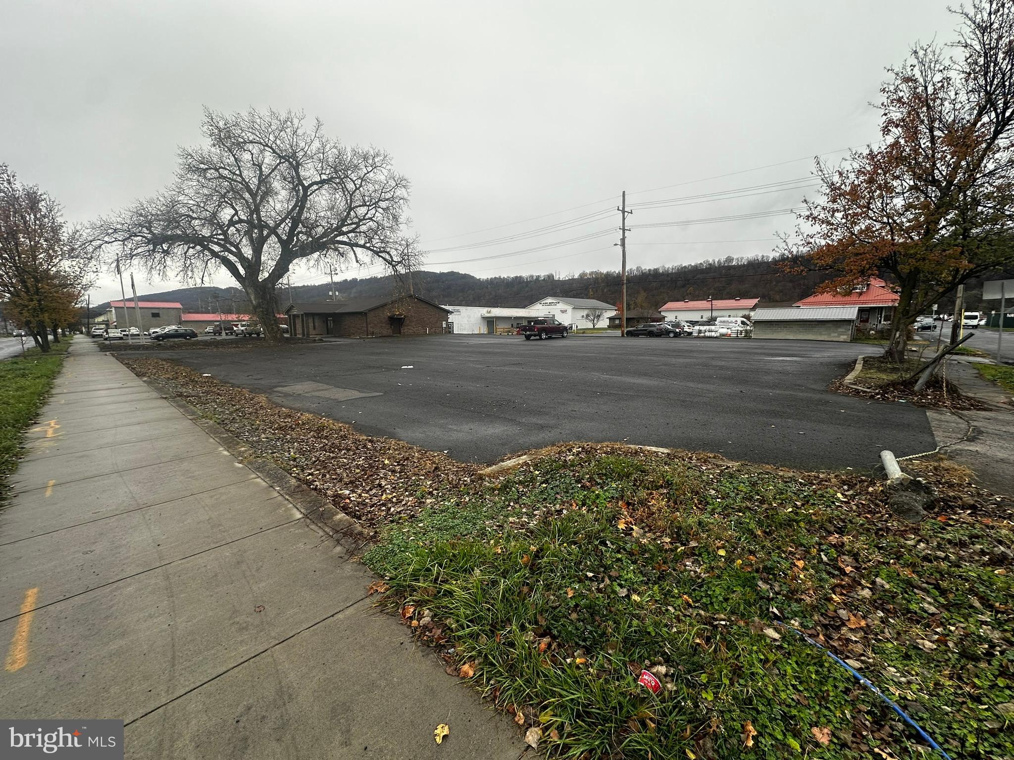 SOUTH END - Commercial Sale