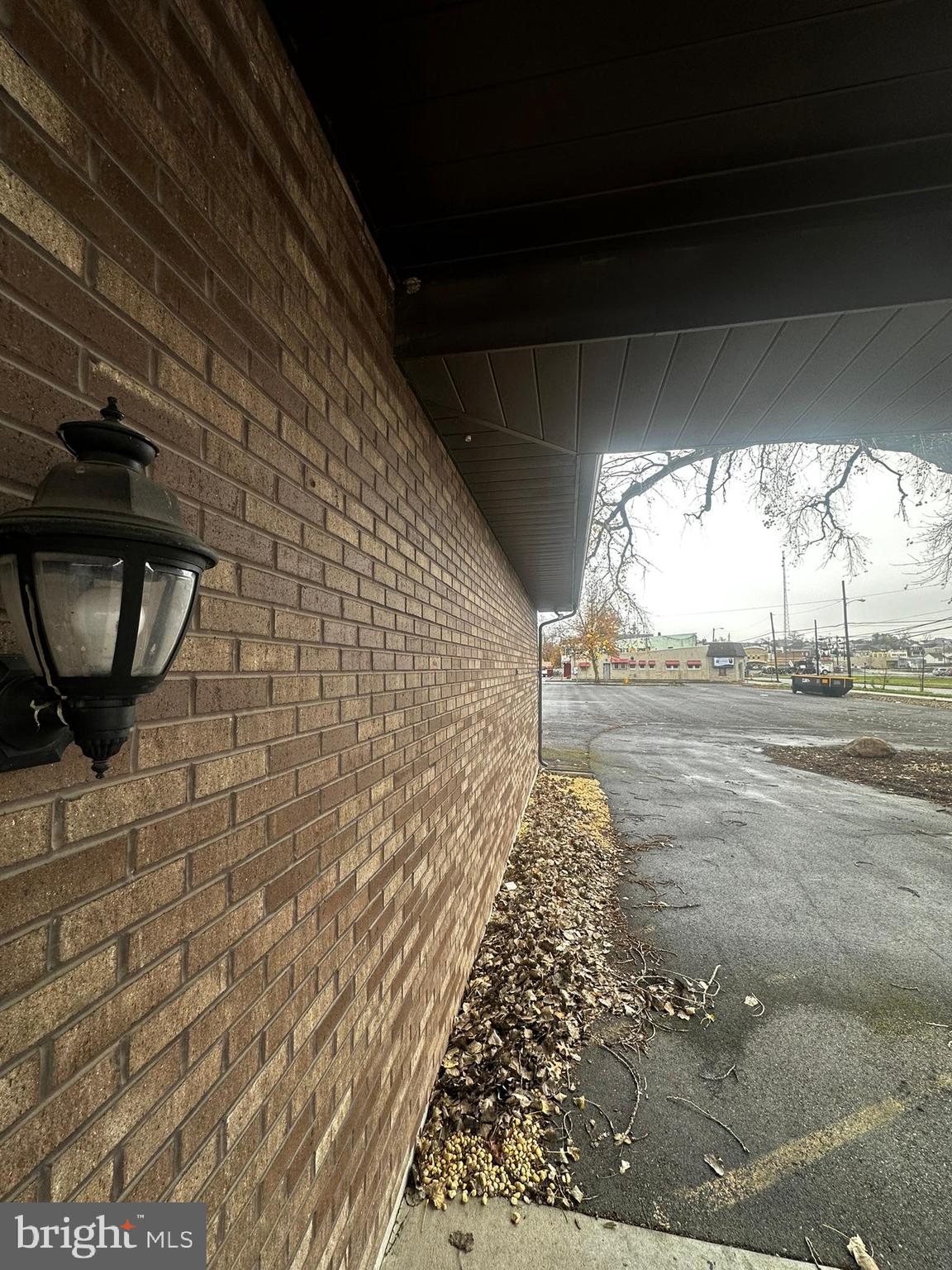 SOUTH END - Commercial Sale