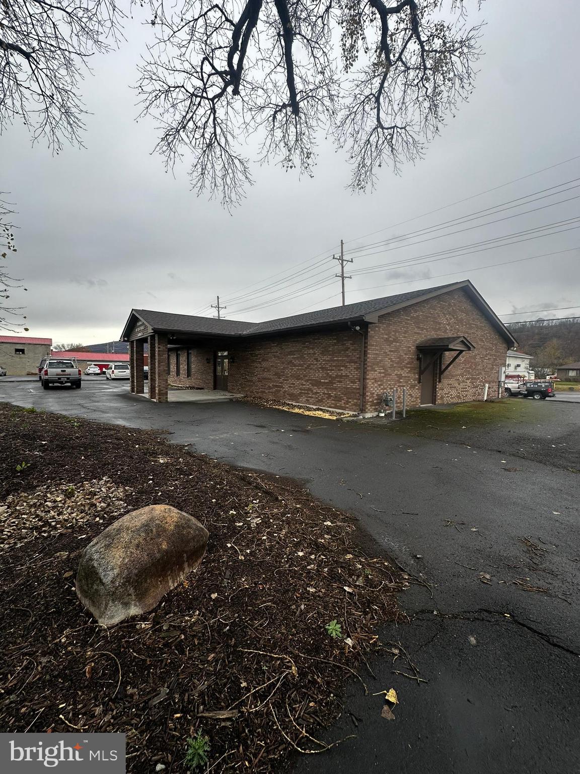 SOUTH END - Commercial Sale