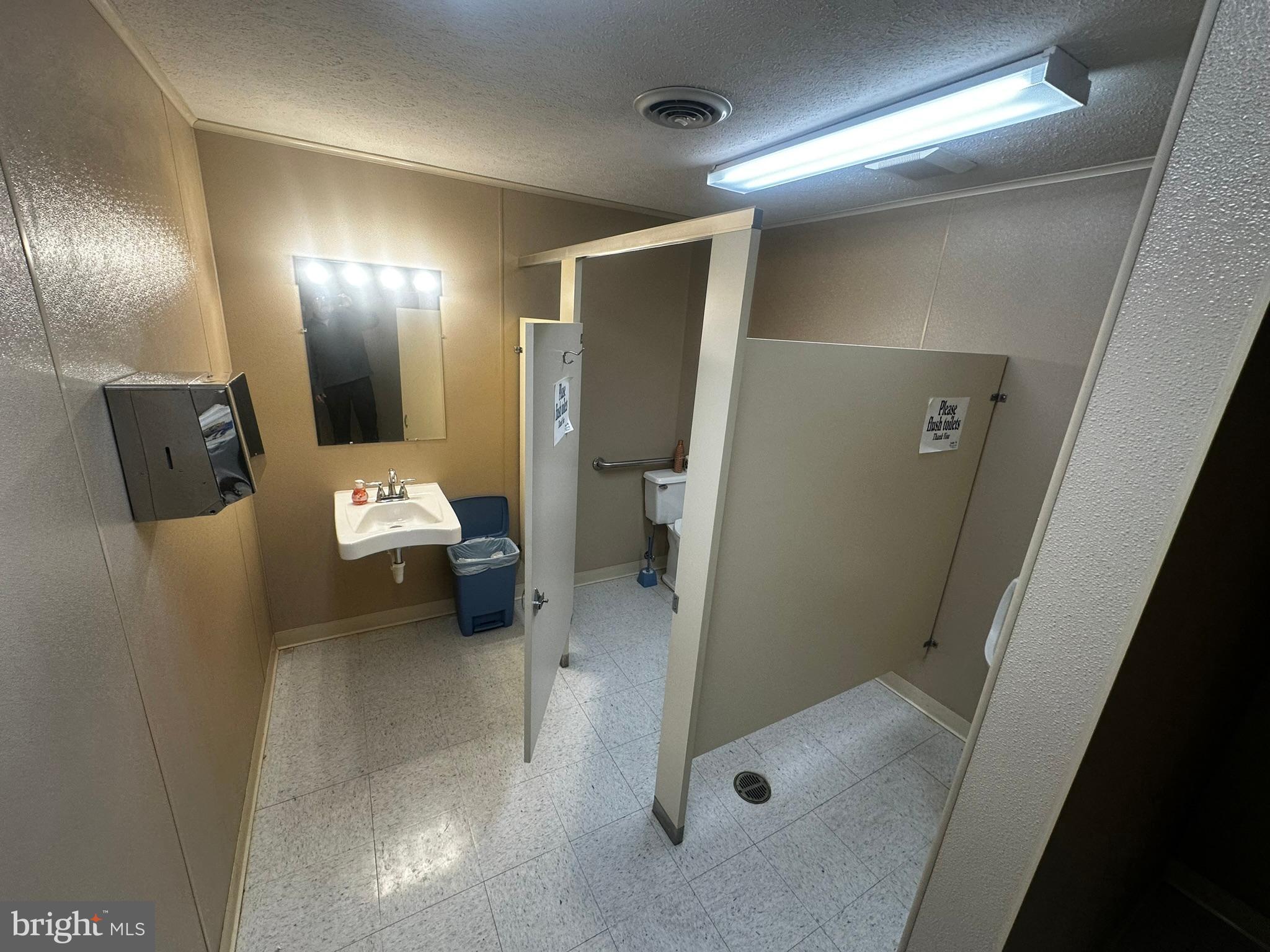 SOUTH END - Commercial Sale