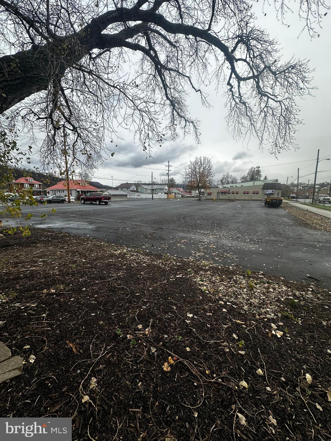 SOUTH END - Commercial Sale