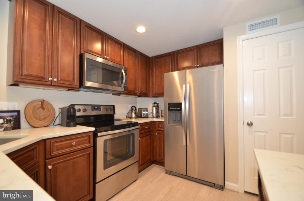 KINGSTOWNE - Residential Lease