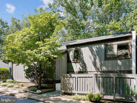 Photo of 2407 Glade Bank Way, RESTON, VA 20191 (MLS # VAFX2329064)