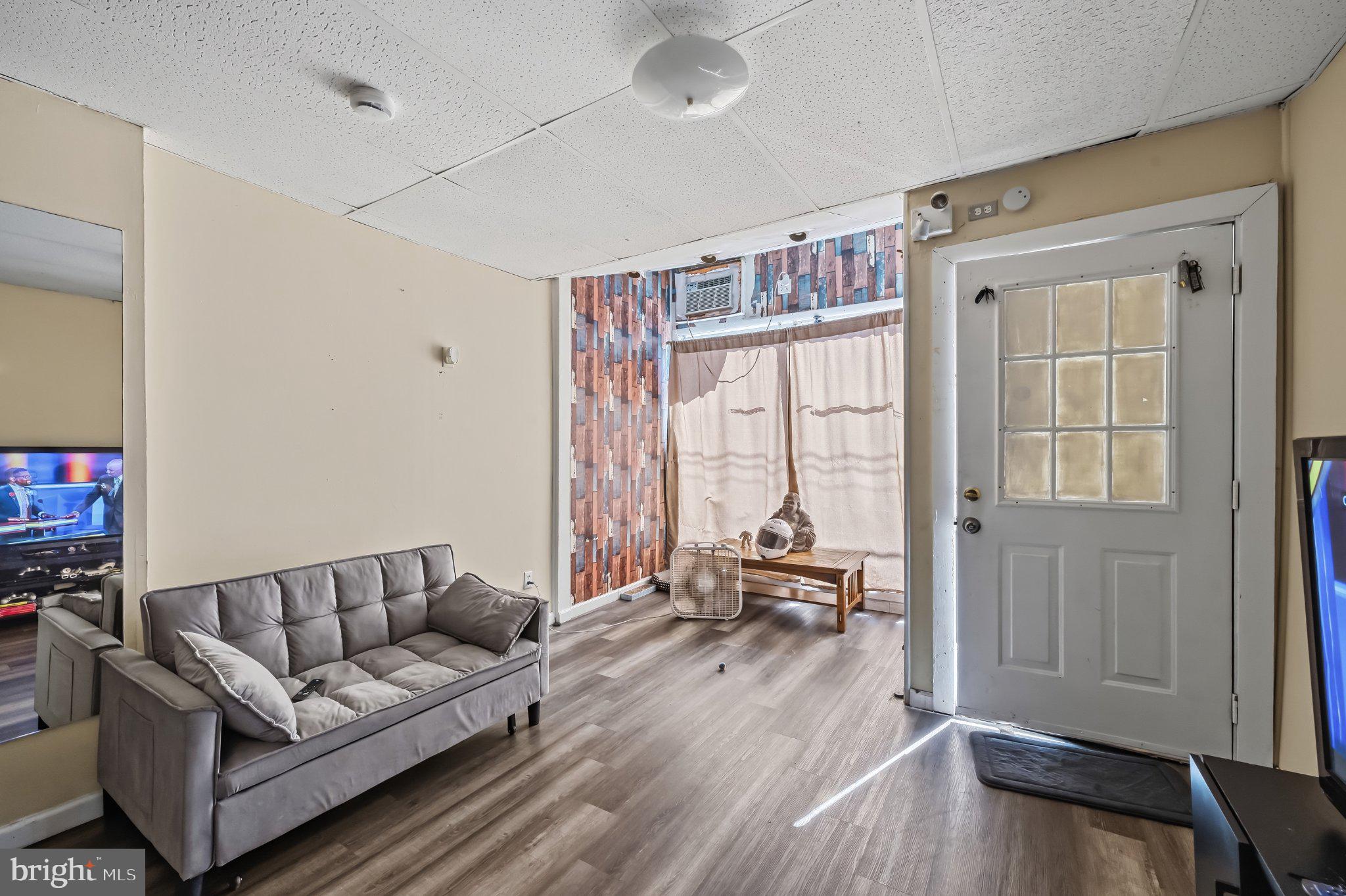 403 W CENTRE STREET