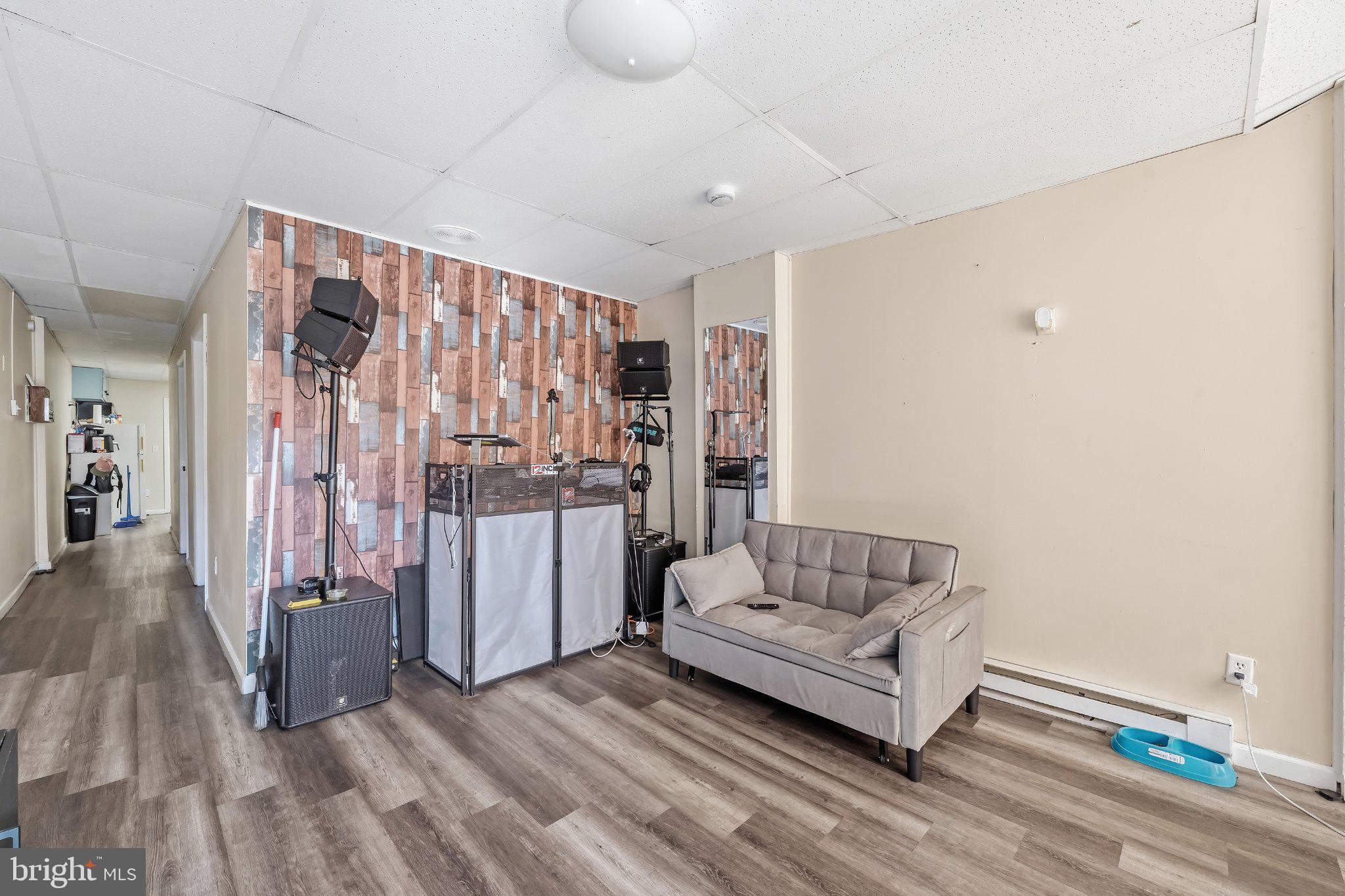 403 W CENTRE STREET