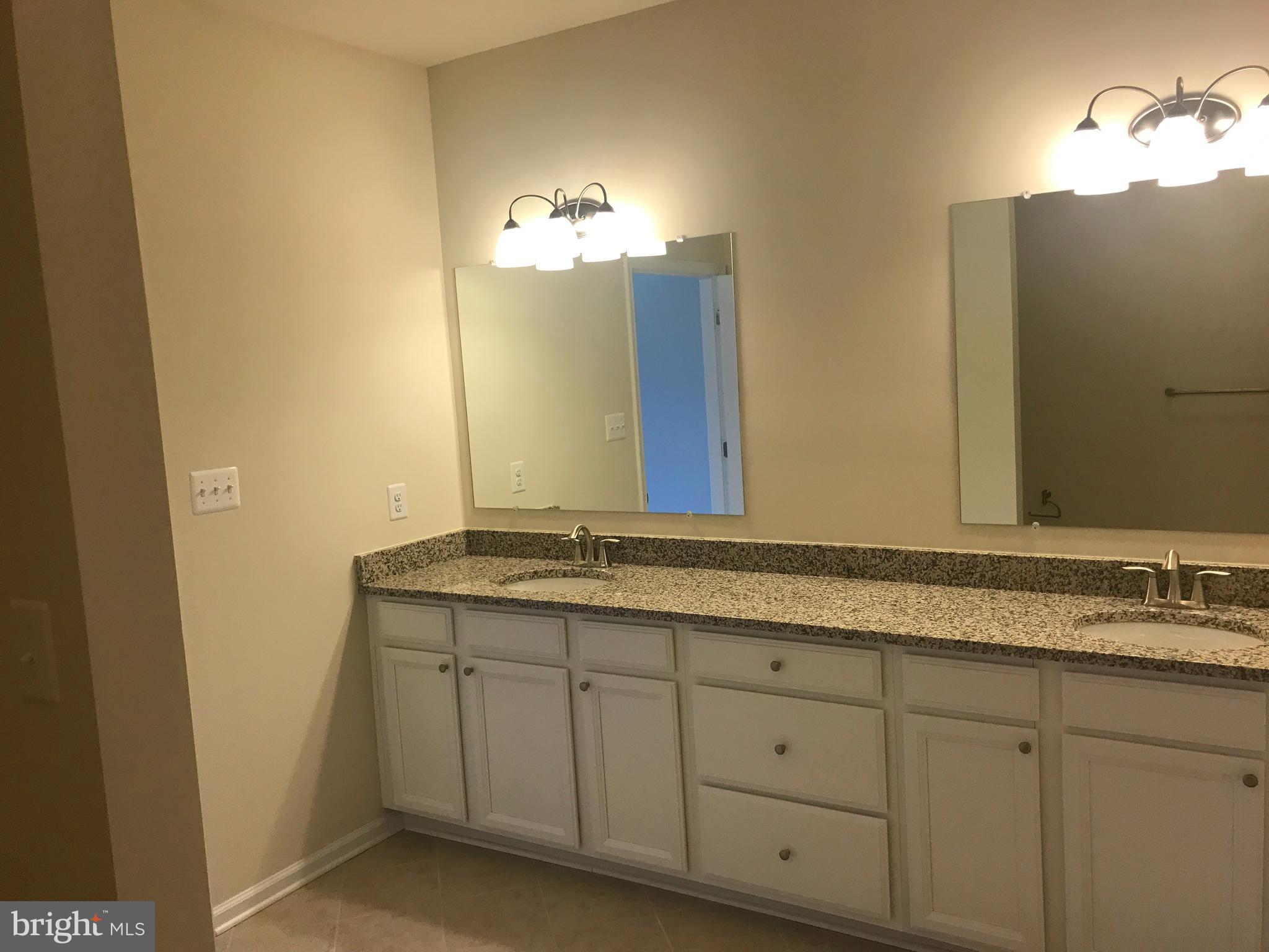 OXFORD SQUARE - Residential