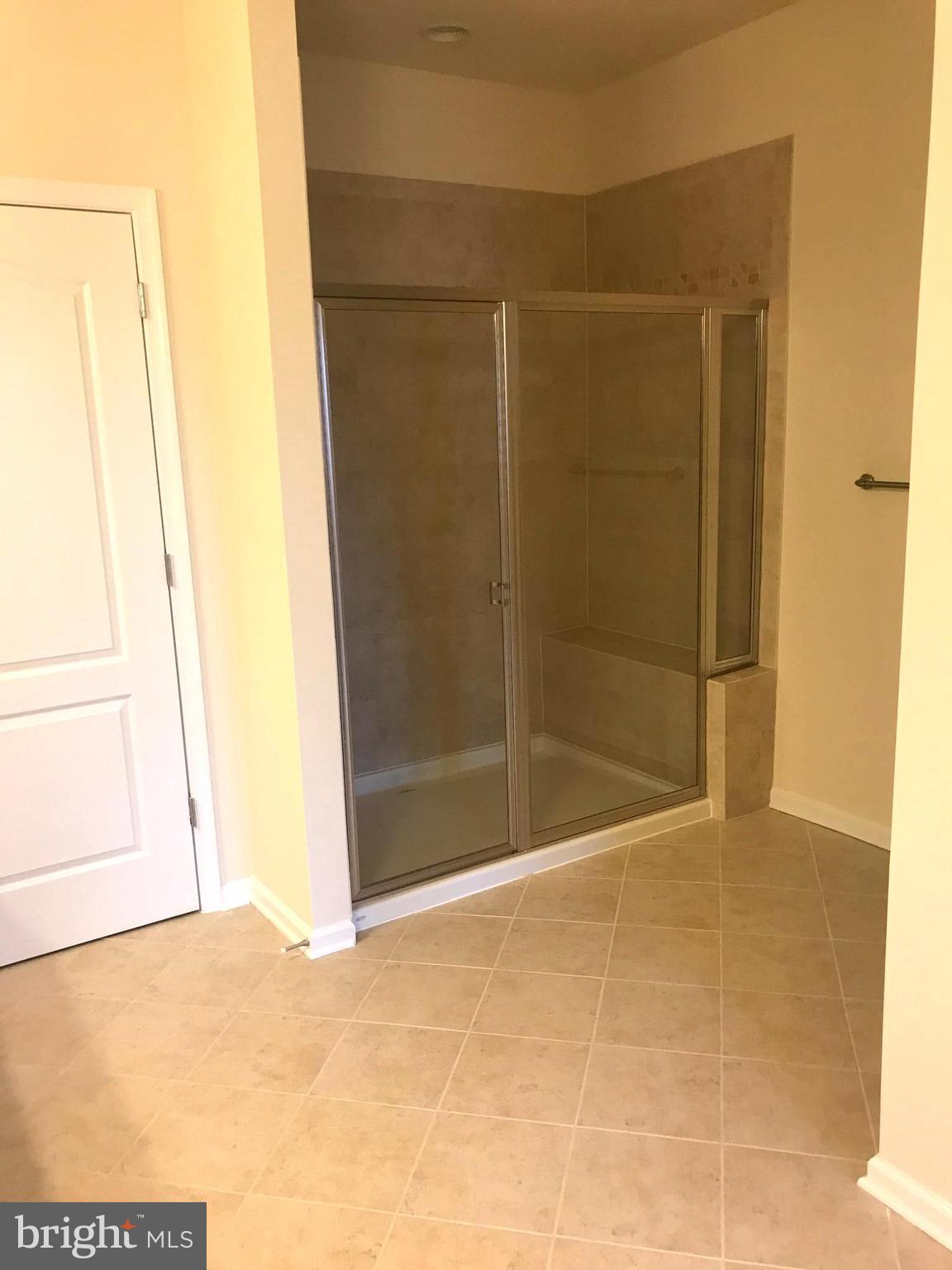 OXFORD SQUARE - Residential