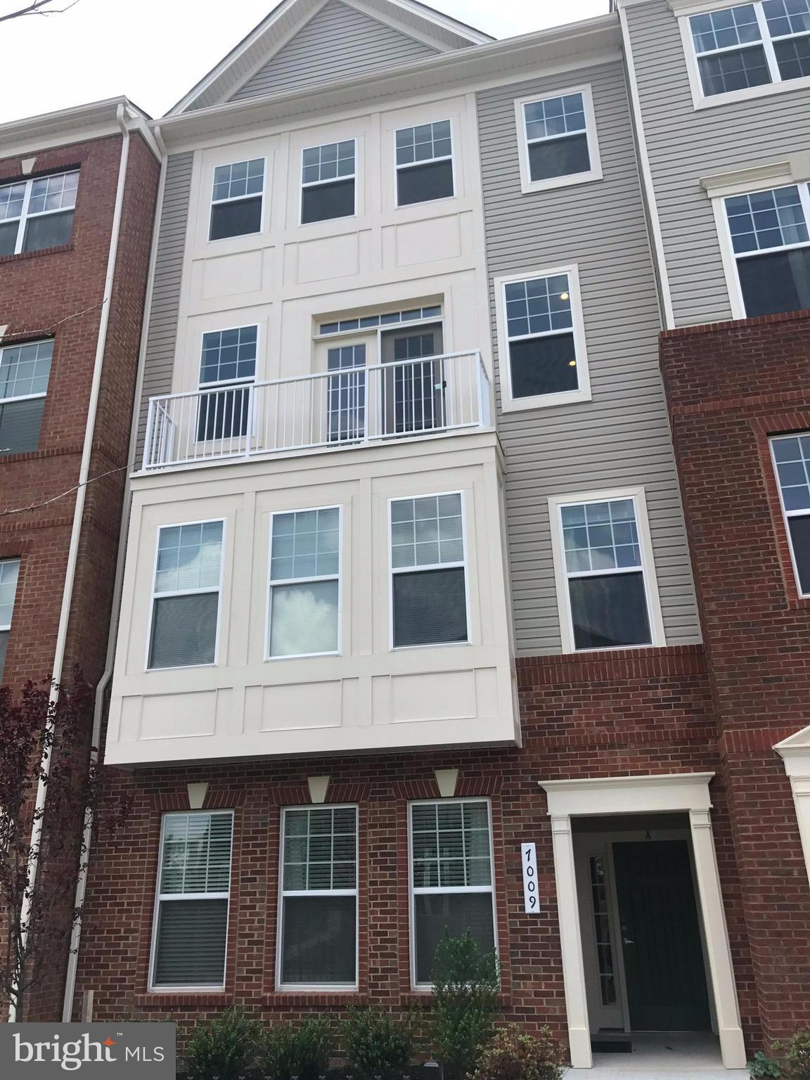 OXFORD SQUARE - Residential