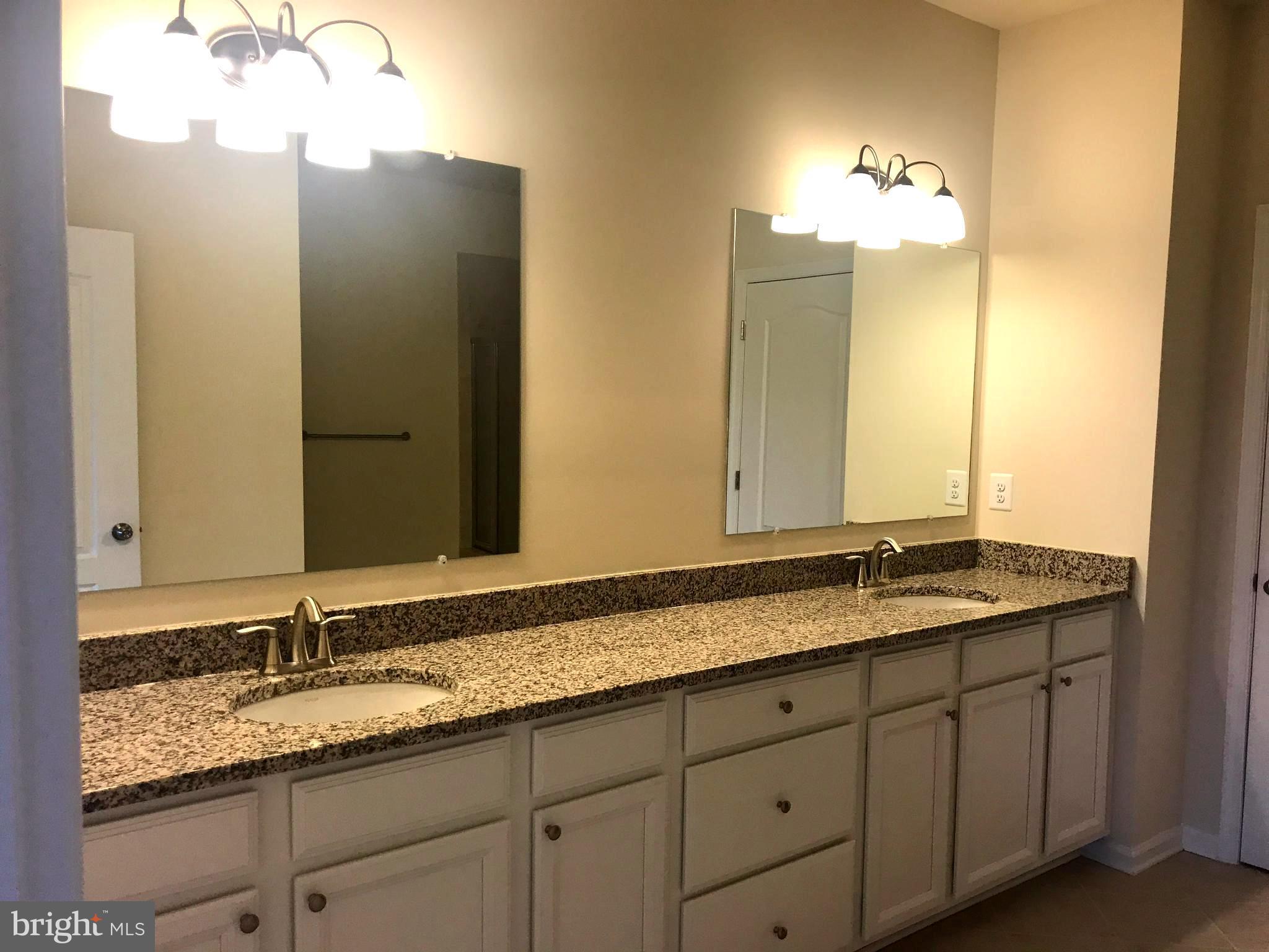 OXFORD SQUARE - Residential