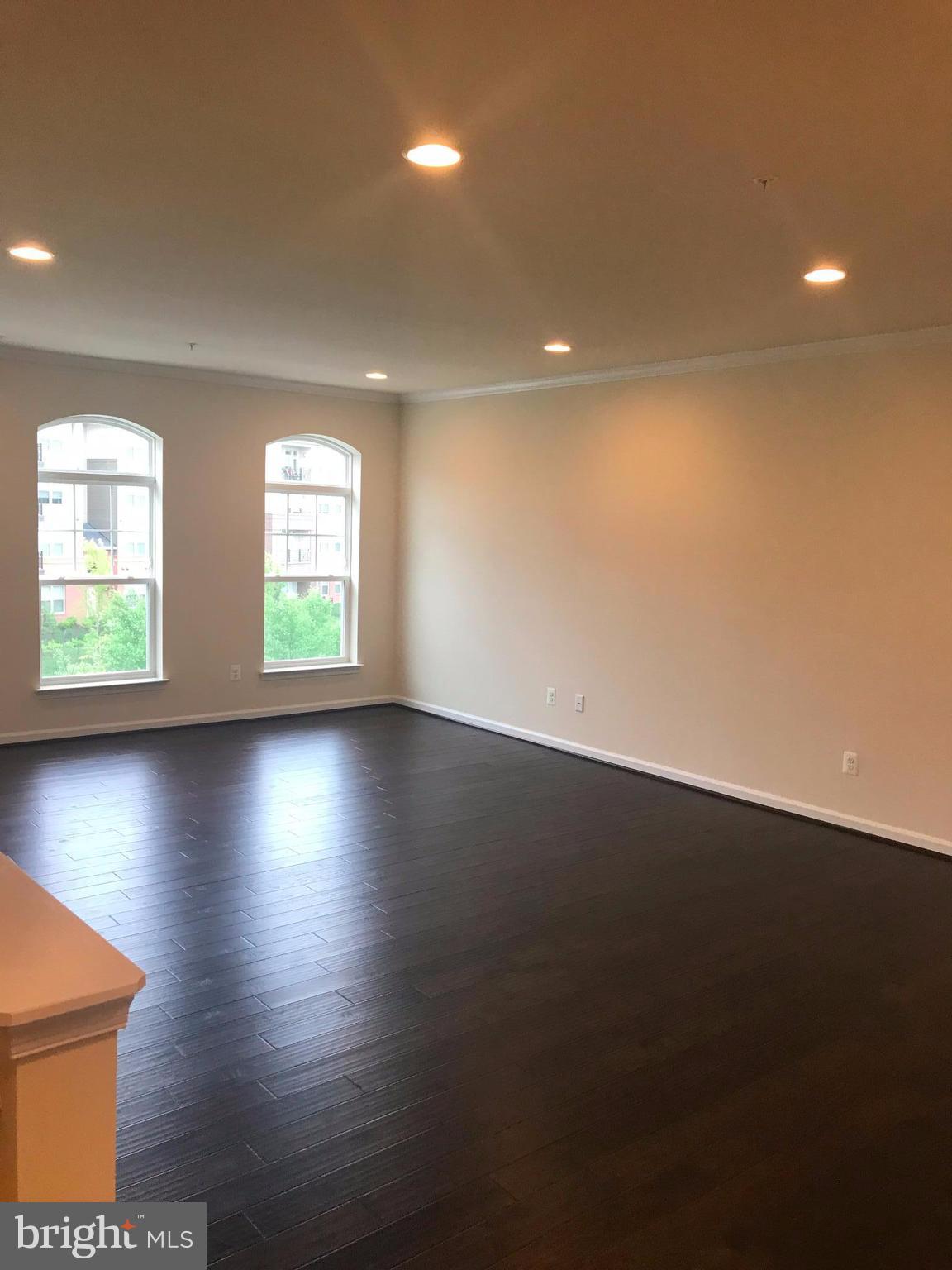 OXFORD SQUARE - Residential