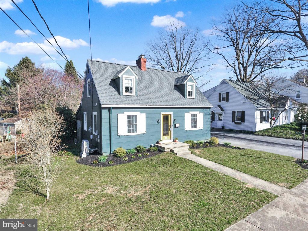 Photo of 409 LAUREL AVE, LITITZ, PA 17543 (MLS # PALA2032086)