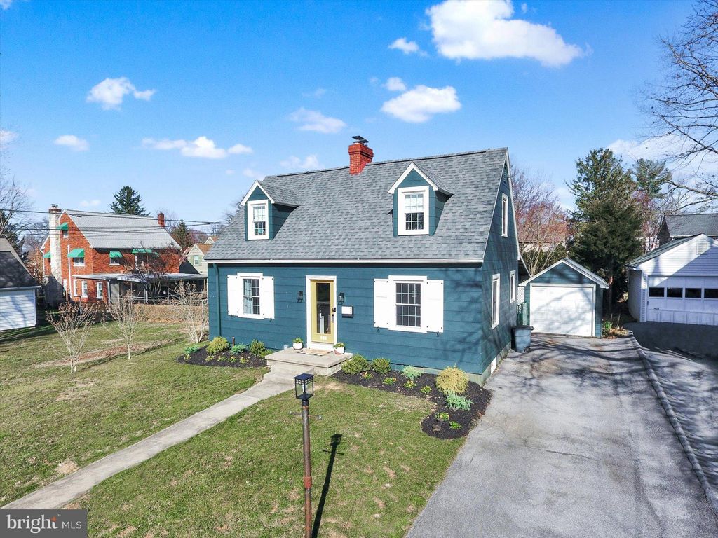 Photo of 409 LAUREL AVE, LITITZ, PA 17543 (MLS # PALA2032086)