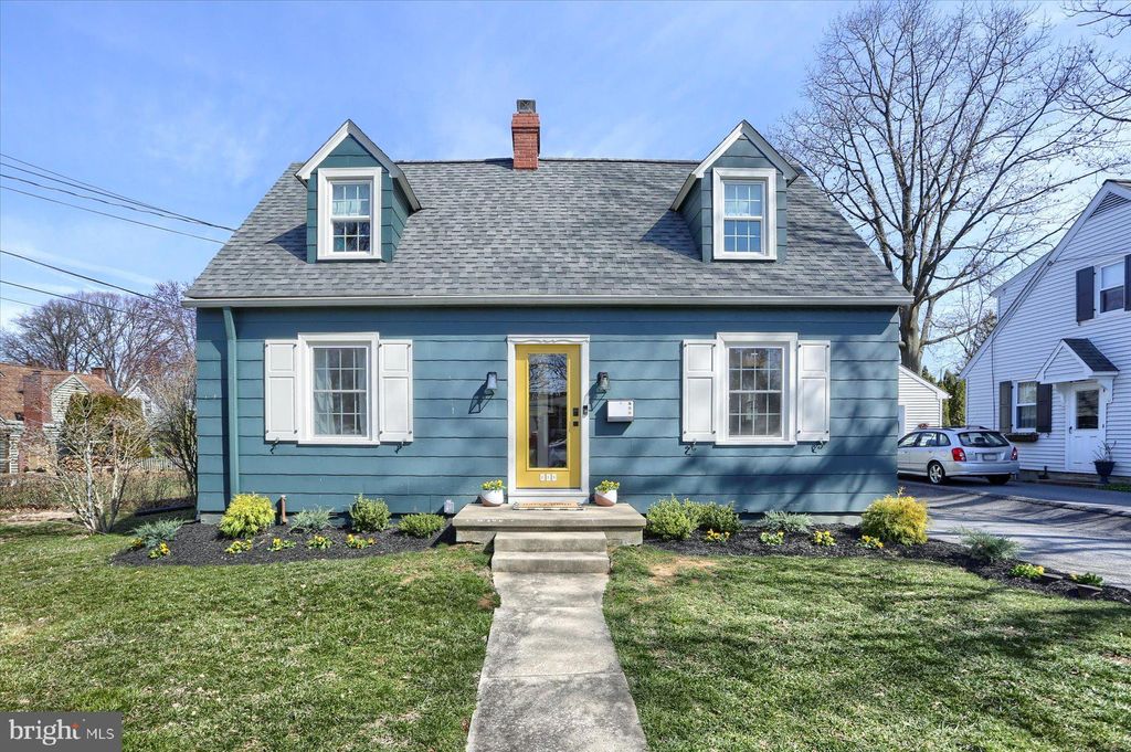 Photo of 409 LAUREL AVE, LITITZ, PA 17543 (MLS # PALA2032086)