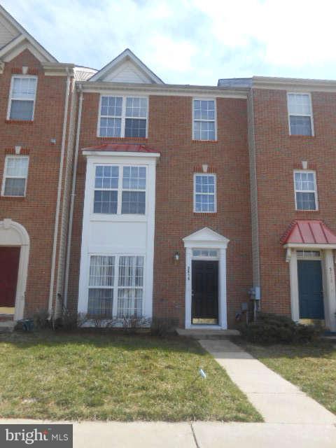 3 Story Townhouse - Living room, dining room & eat-in kitchen! Family room w/gas fireplace and full bath on main level! Deck! Pets & pet deposit case by case. Non-smoking home.