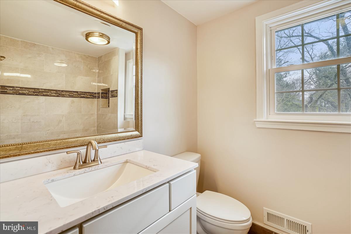 TEN HILLS - Residential