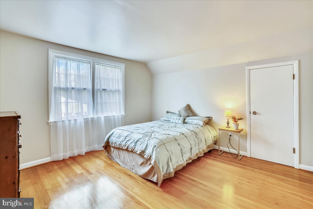 TEN HILLS - Residential