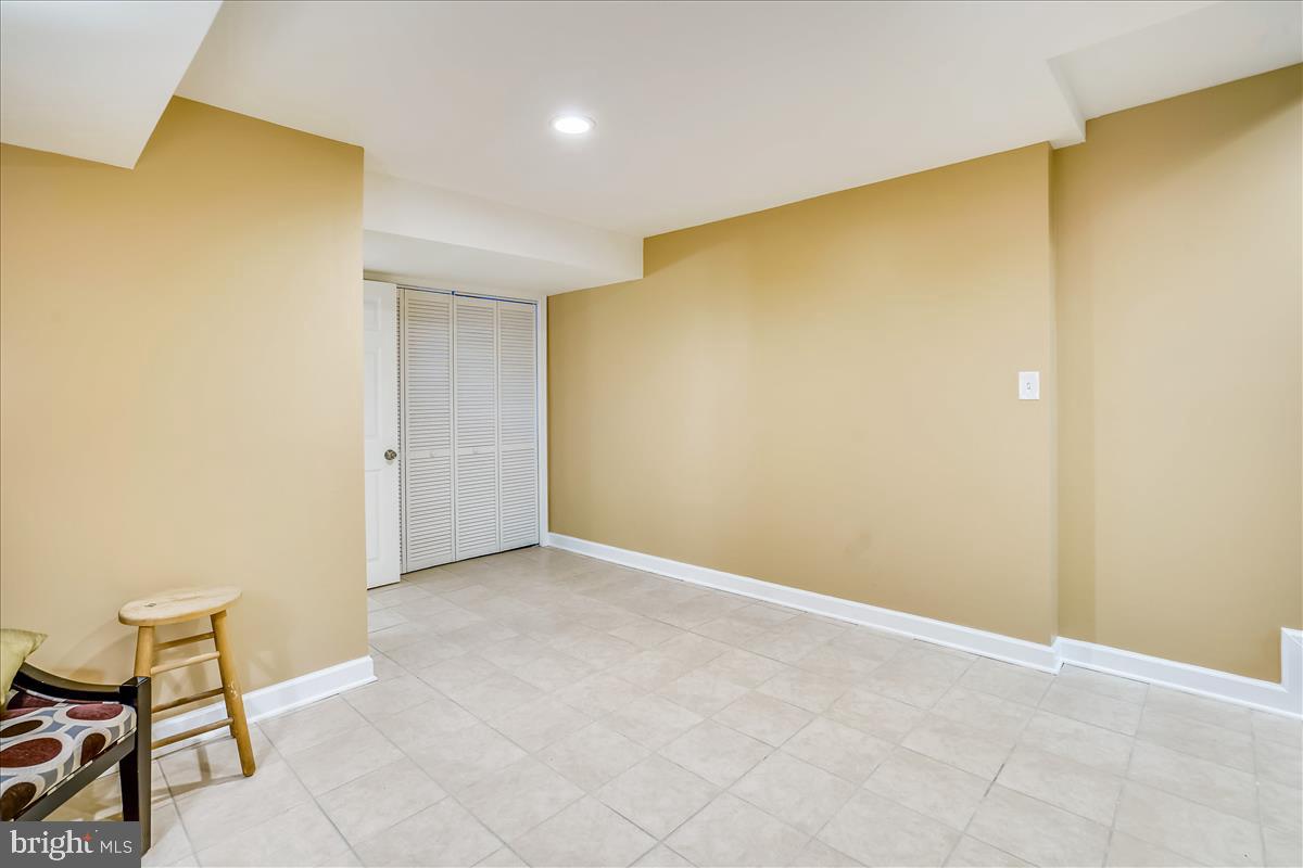 TEN HILLS - Residential