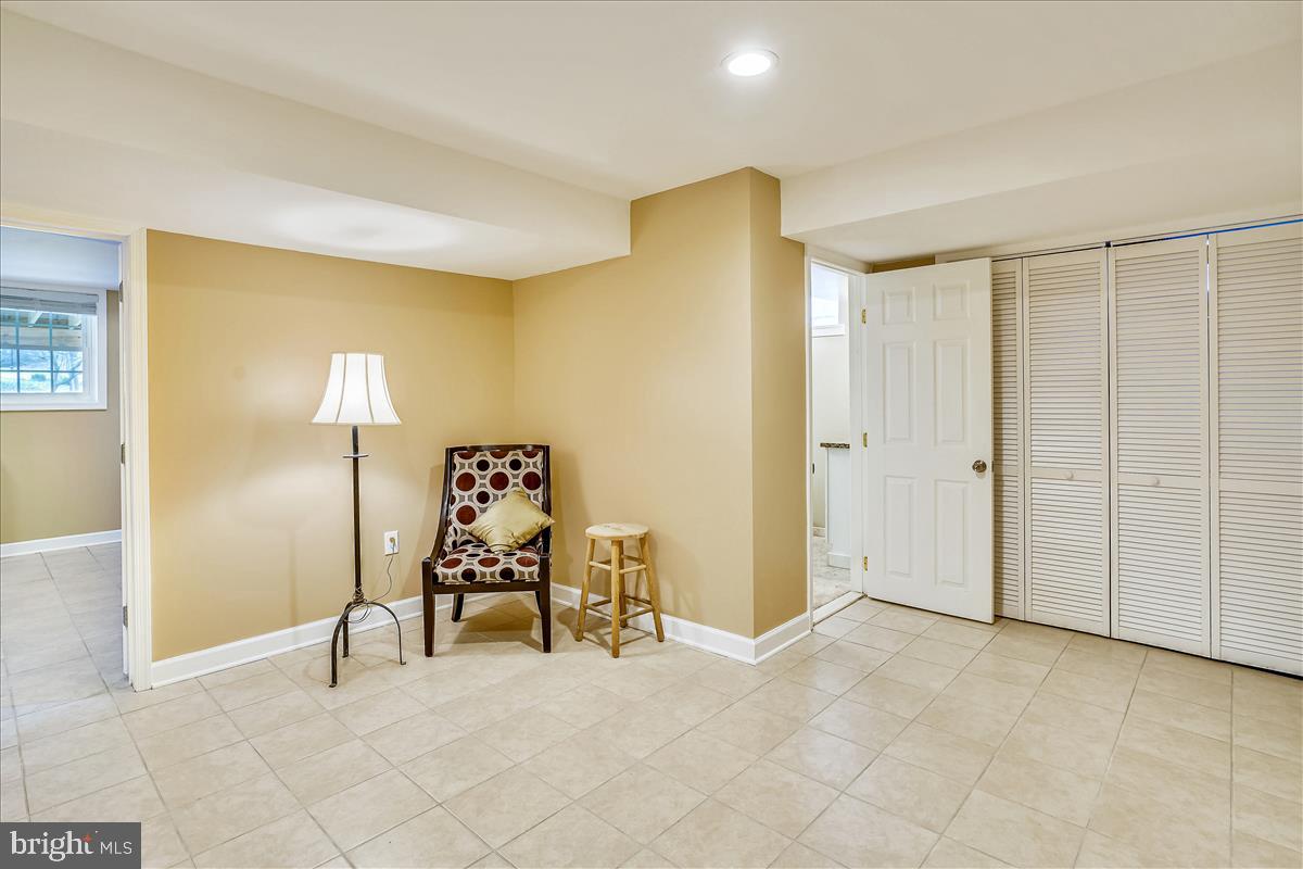 TEN HILLS - Residential