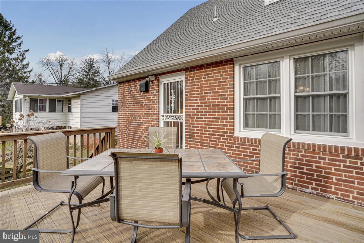 TEN HILLS - Residential