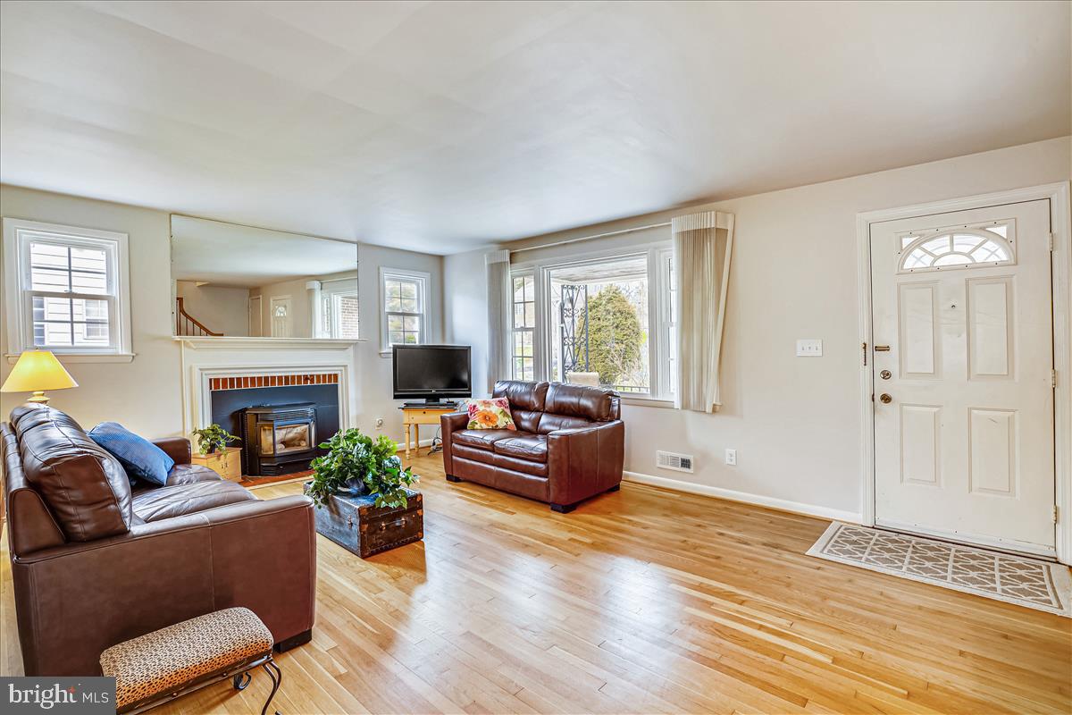 TEN HILLS - Residential