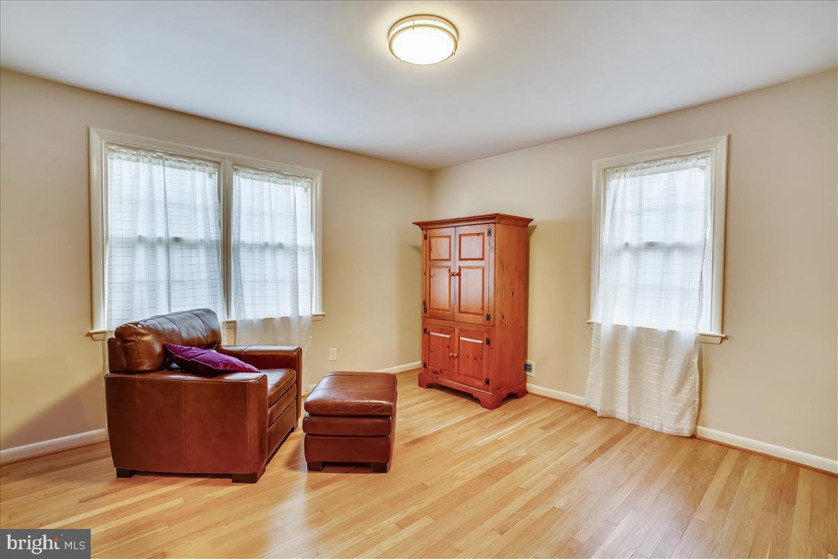 TEN HILLS - Residential