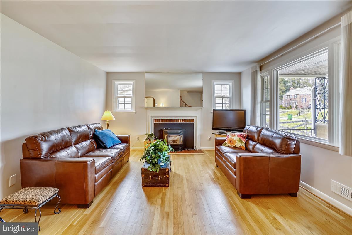 TEN HILLS - Residential