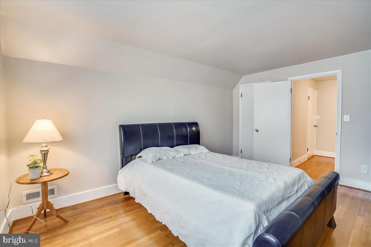 TEN HILLS - Residential