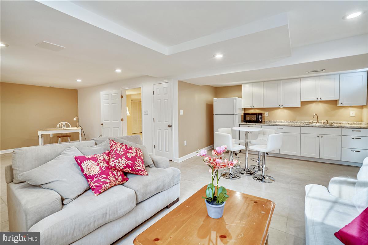 TEN HILLS - Residential