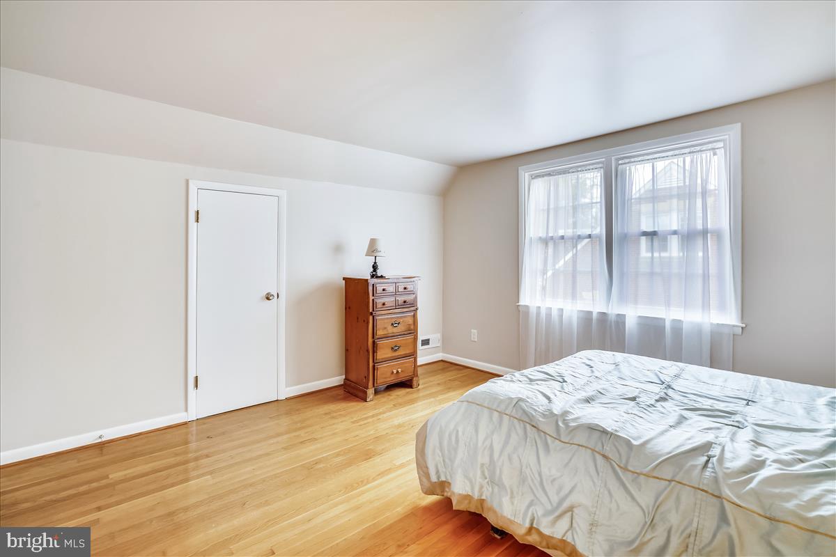 TEN HILLS - Residential