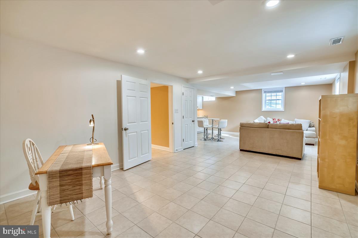 TEN HILLS - Residential