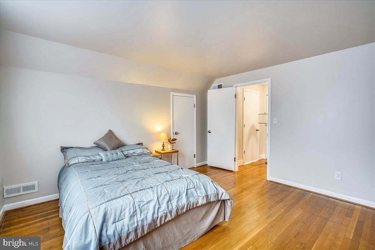 TEN HILLS - Residential