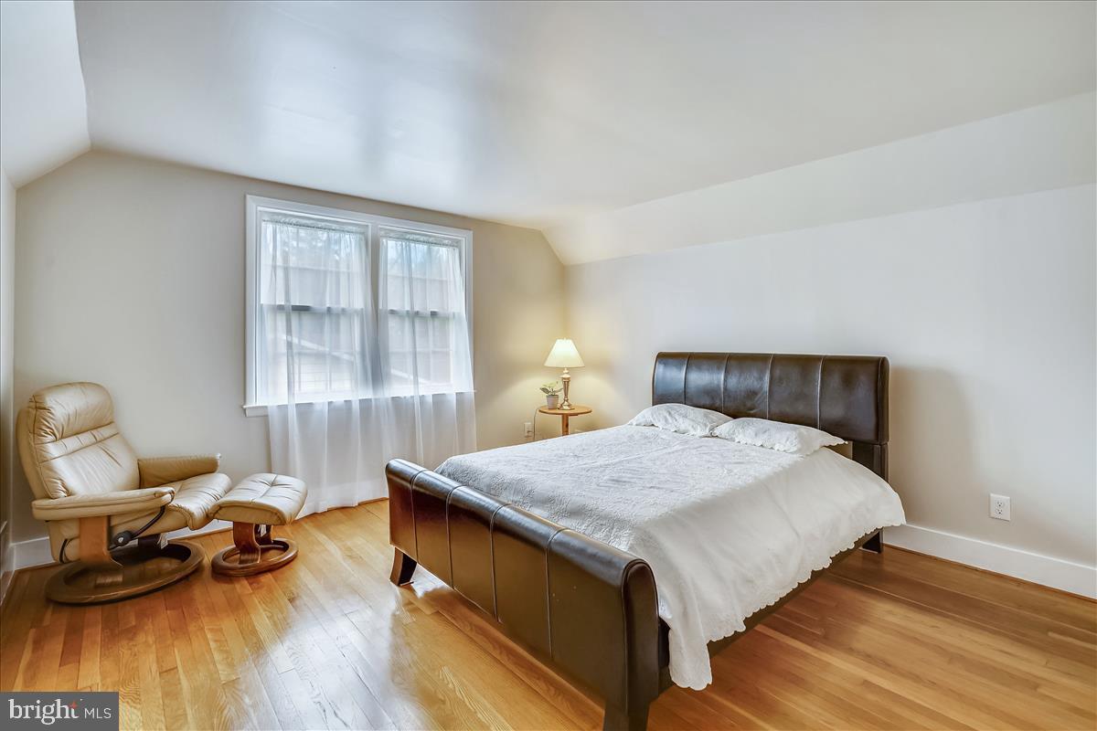 TEN HILLS - Residential